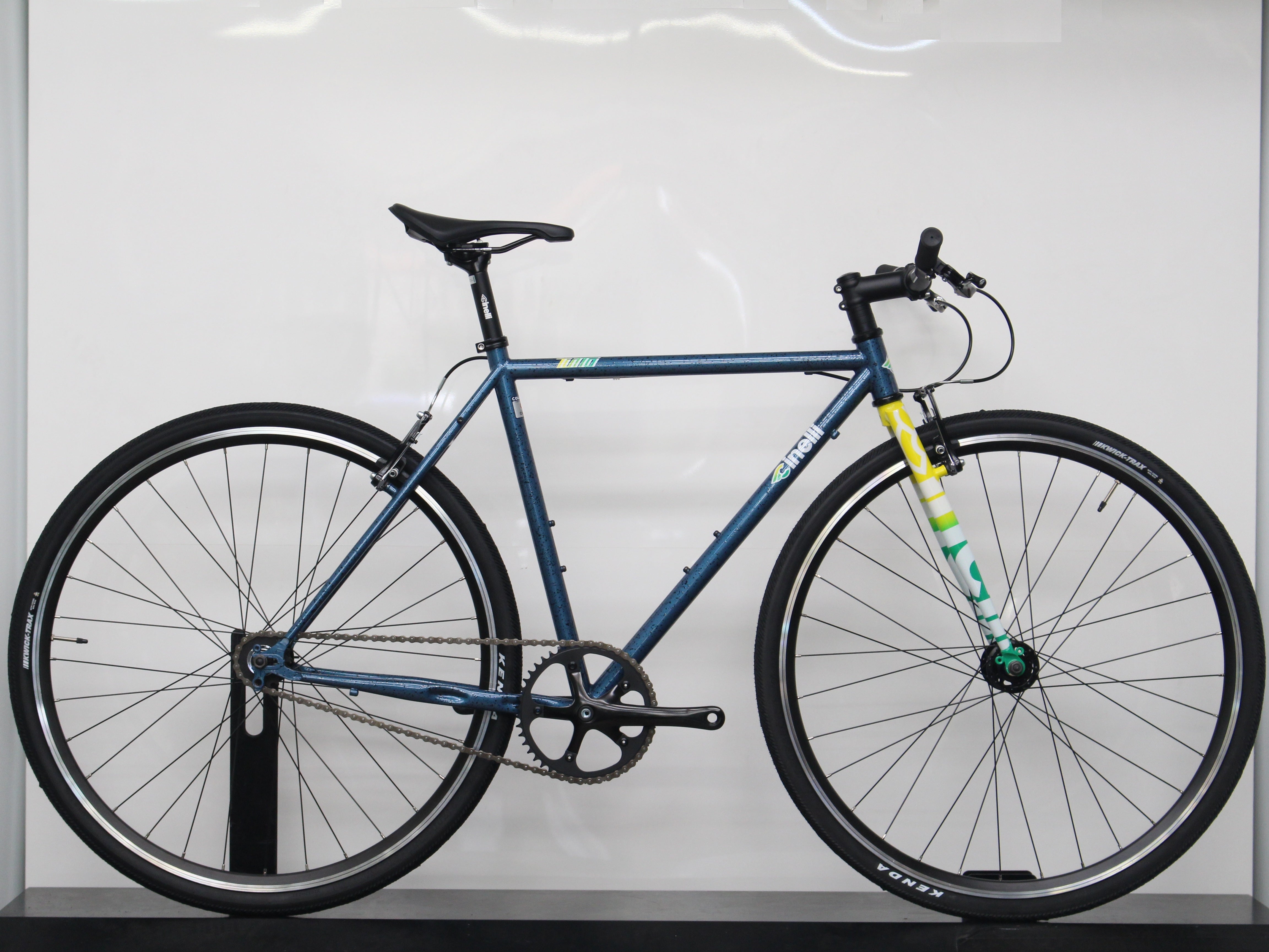 快適に無限の可能性をご覧いただきましょう。Cinelli Tutto Plus