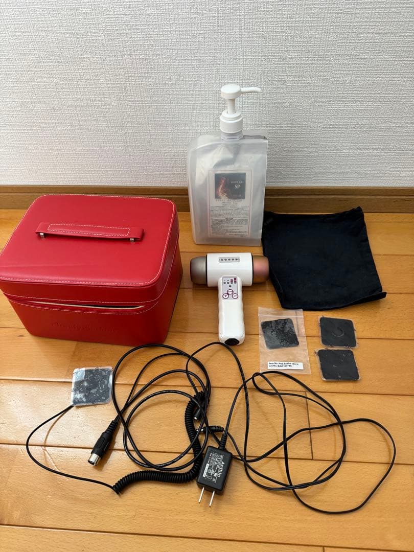 サ*ー様 T-MAGIC 美顔器 EMS機能付き Tマジック 美顔器 T-MAGIC エレポ 超音波ソニック EMS - メルカリ